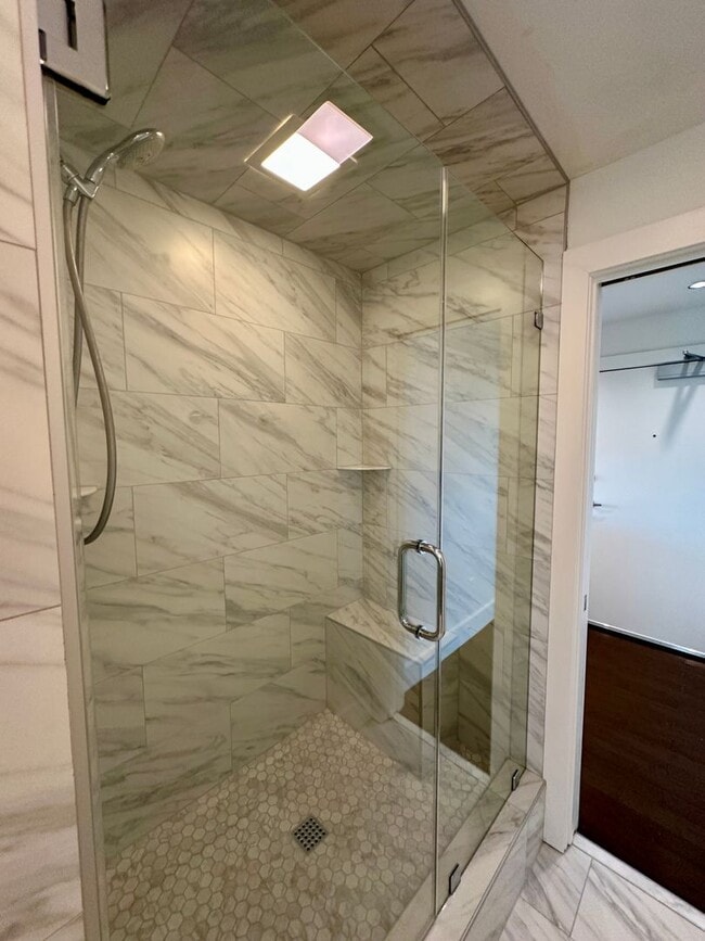 Building Photo - 1 BED | 1 BATH | ALL UTILITIES INCLUDED