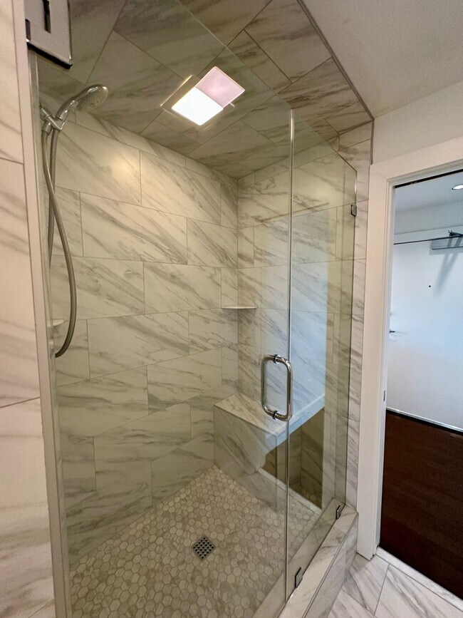 Building Photo - 1 BED | 1 BATH | DRAYTON TOWER | ALL UTILITIES INCLUDED