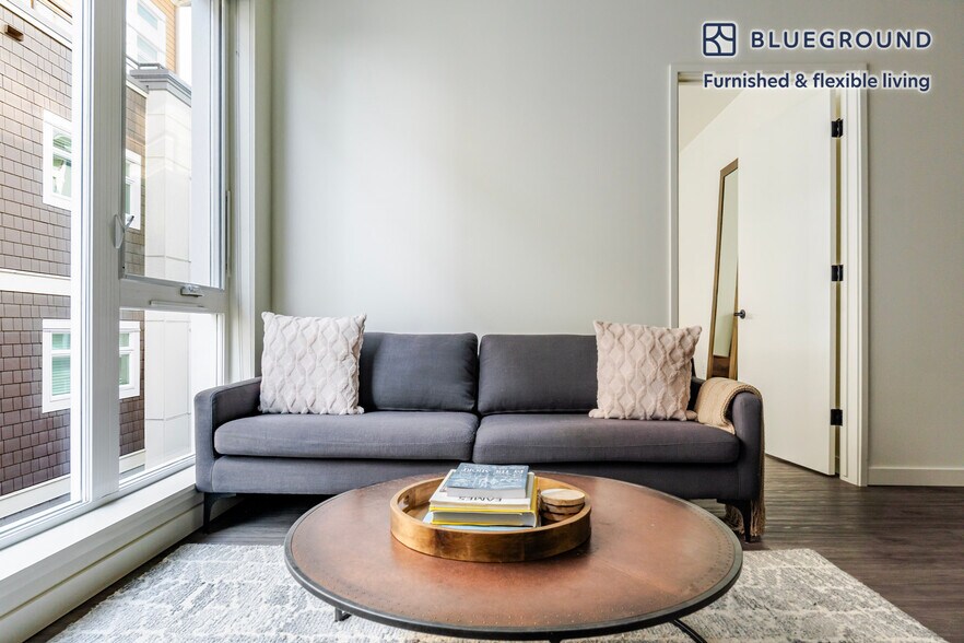 Building Photo - 10050 NE 10th St