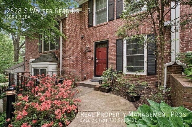 Building Photo - 2528 S Walter Reed Dr