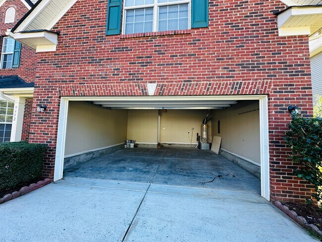 Building Photo - 9452 Willow Tree Ln