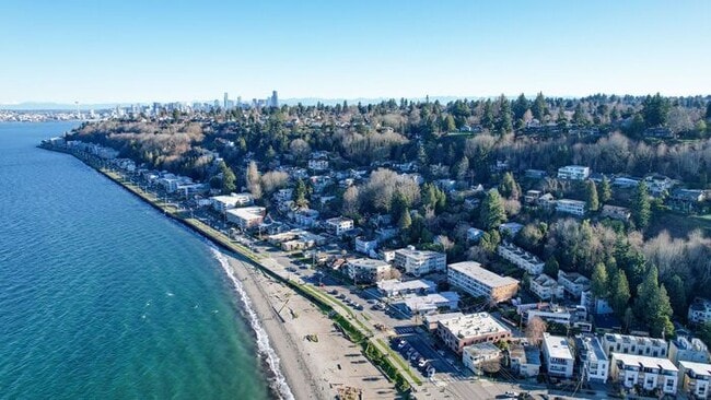 Building Photo - Stunning Air Conditioned Alki Condo Overlooking Majestic Puget Sound!