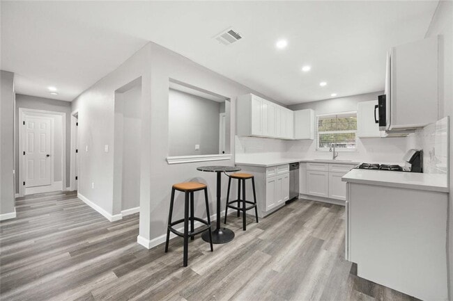 Building Photo - 6327 Mardale Dr