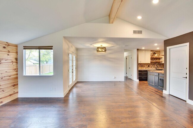 Building Photo - 7002 Skynook Dr
