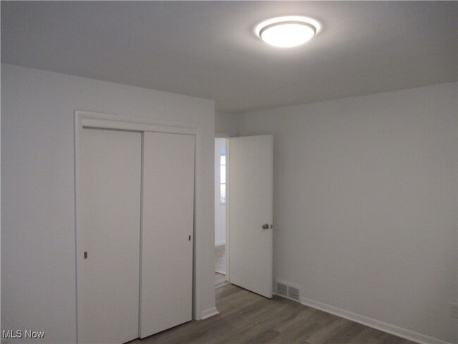 Building Photo - 285 Marion Dr