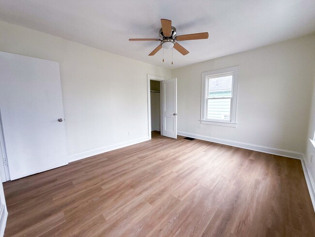 Building Photo - Newly Rehabbed 4BR Home w/ Front Porch, Back Deck & Full Basement