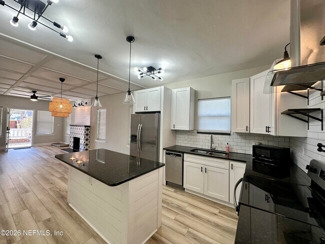 Building Photo - 4635 Attleboro St