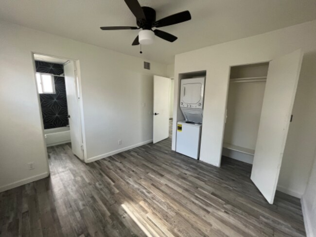 Building Photo - 920 E Montebello Ave