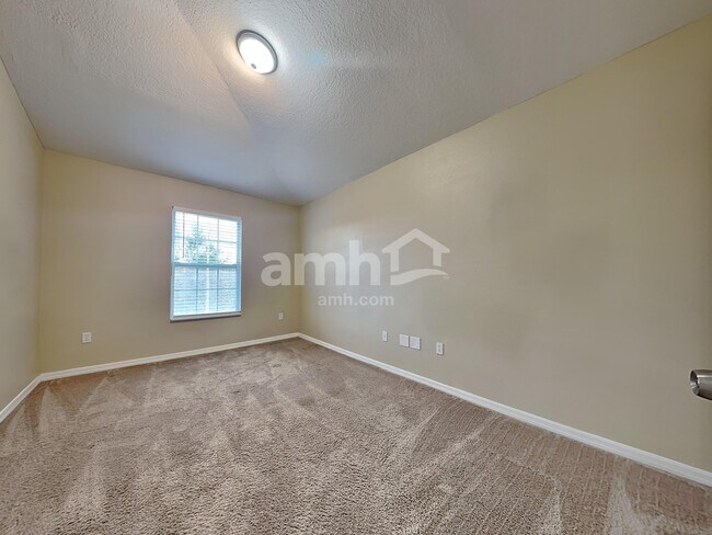 Building Photo - 31437 Heatherstone Dr