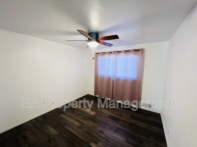 Building Photo - 1208 Alcazar St NE