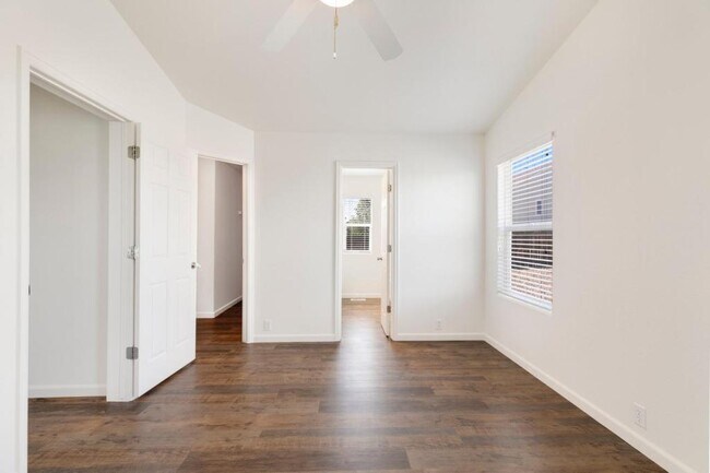 Building Photo - 8703 Silver Glen Dr