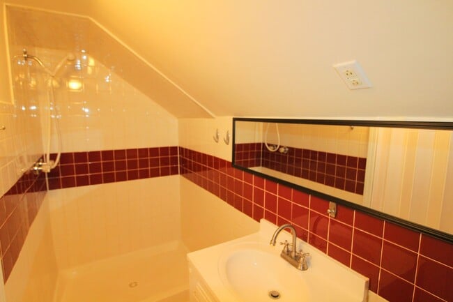 Building Photo - Charming 3 bedroom in Commonwealth!