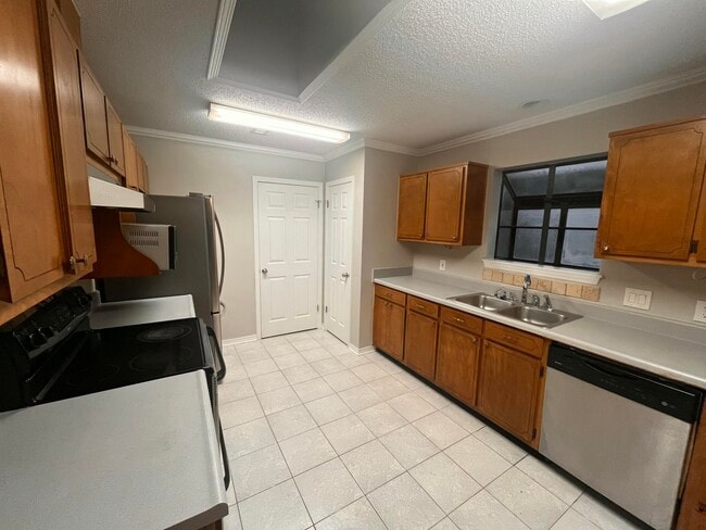 Building Photo - 310 Fairwood Dr