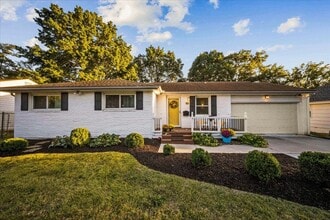 Building Photo - 1105 W 85th Terrace