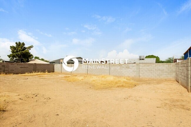 Building Photo - 3 Bedroom Pet-Friendly Home in Phoenix, AZ...