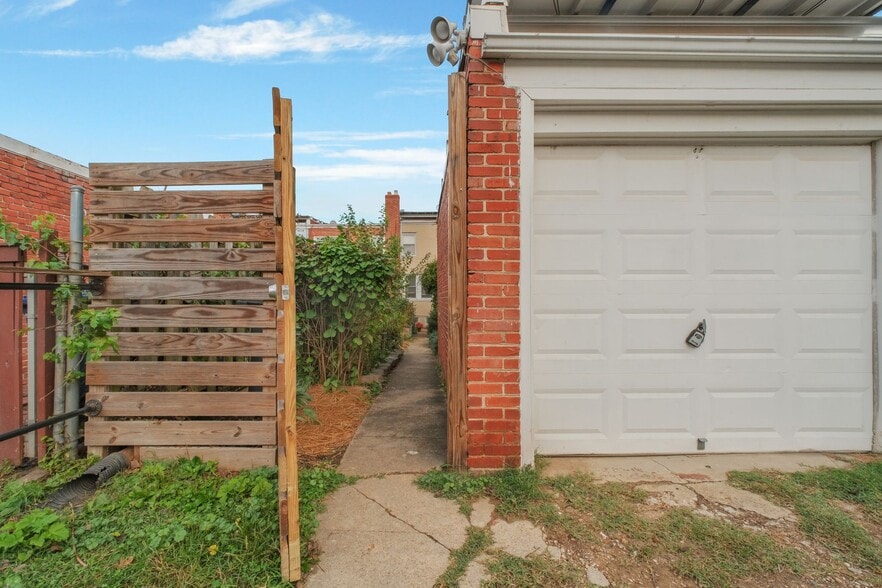 Building Photo - 318 Farragut St NW