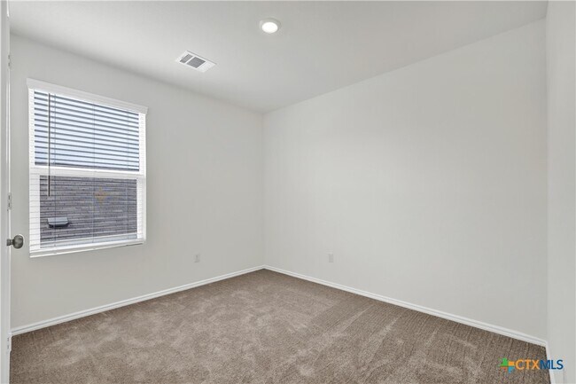 Building Photo - 231 Gabbro Gdns