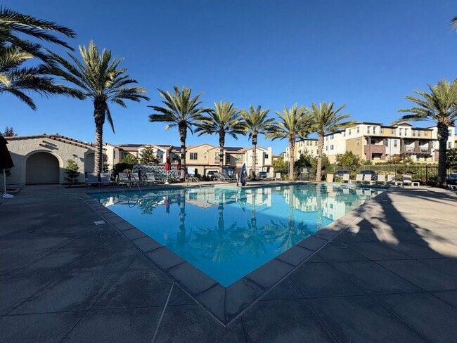 Building Photo - Modern Turn-Key Three-Story Townhome