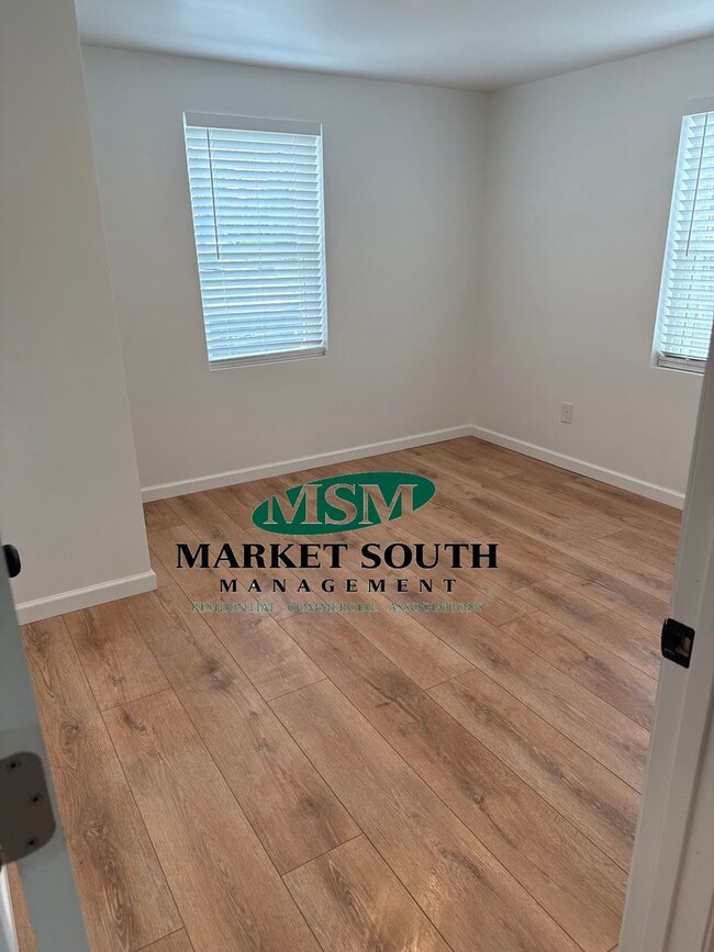 Building Photo - Charming Renovated 2BR/1BA Cottage in West...