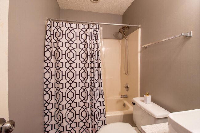 Building Photo - 1711 Orange Grove Shores Dr