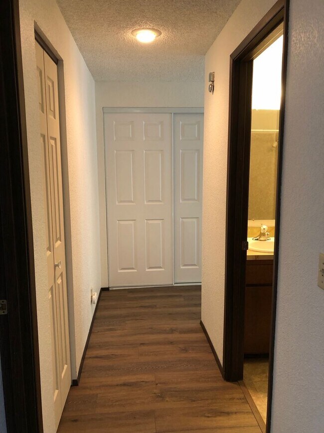 Building Photo - 2-bedroom 1-bathroom duplex in Thurston