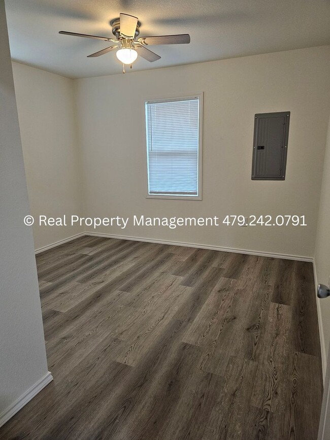 Building Photo - 407 Hemlock St