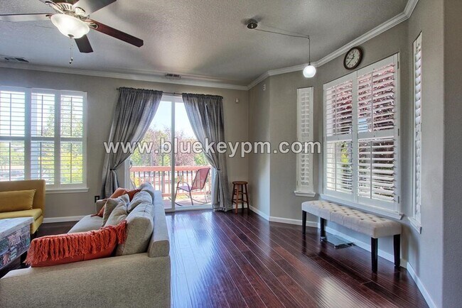 Building Photo - 3 Bed, 2.5 Bath Townhome in Hillsboro Near Quatama Park and Intel's Ronler Acres Campus