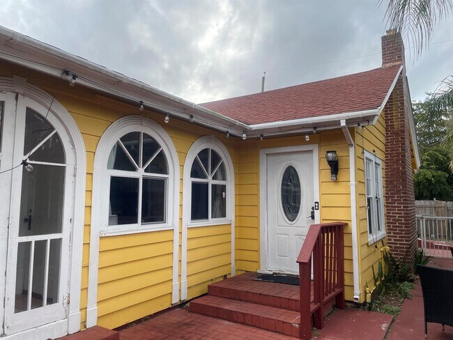 Building Photo - 701 S K St