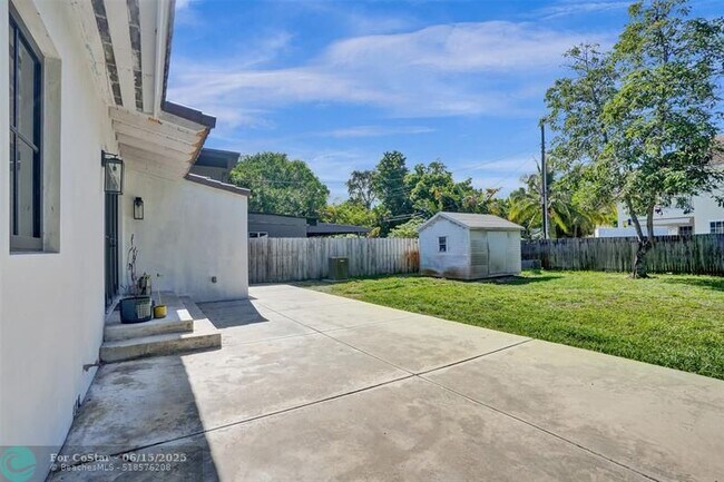 Building Photo - 807 SW 18th St