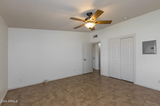 Building Photo - 7025 E Wilshire Dr