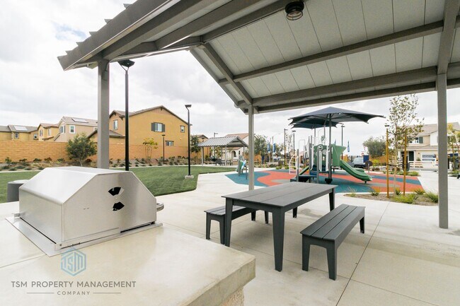 Building Photo - 16076 Jaegar Ln