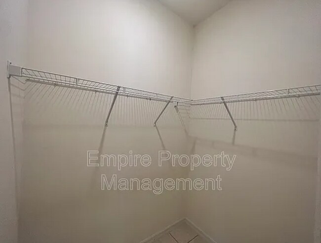 Building Photo - Charming 3 Bed 2 Bath with Screened Lanai in North Port