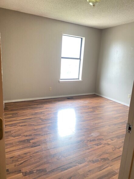 Building Photo - 1408 Christy Dr