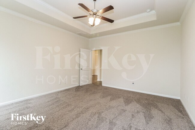 Building Photo - 16033 Deer Pines Dr