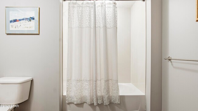 Building Photo - 2400 Grandiflora Blvd