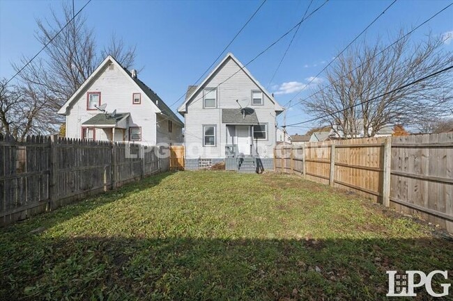 Building Photo - 1012 Idaho St