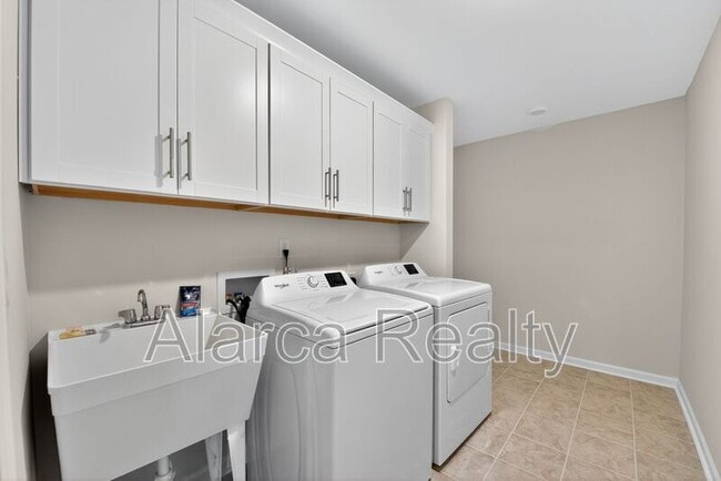 Building Photo - 7172 Sylvan Retreat Dr