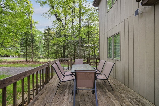 Building Photo - 141 Tommy's Ln