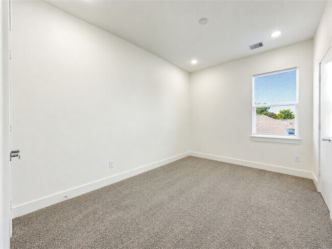 Building Photo - 4536 Sunflower St