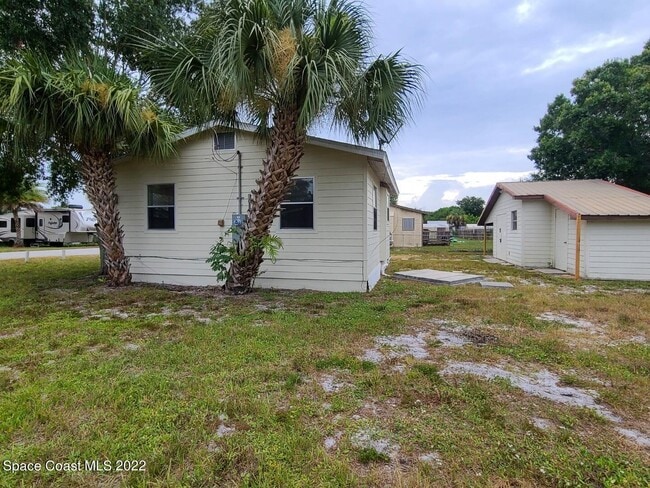 Building Photo - 1503 Licht St