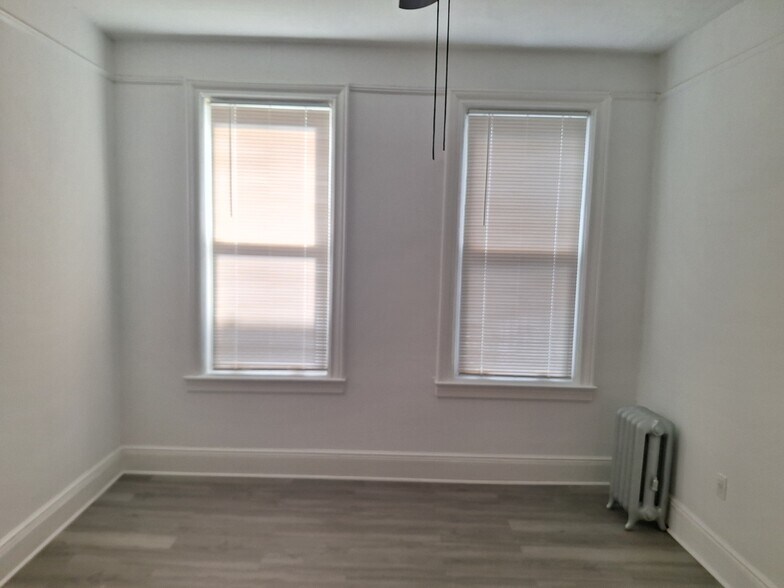 Building Photo - 3814 111th St