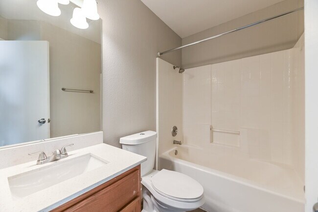 Building Photo - 390 Lombardy Cir