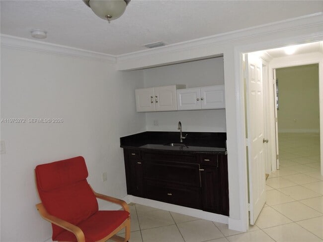 Building Photo - 551 E 39th St