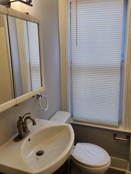 Building Photo - 958 E Princess St