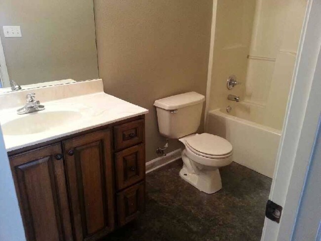 Building Photo - 1622 Latourette Dr