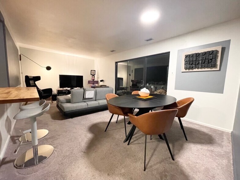 Living Area - 400 N Haddon Ave