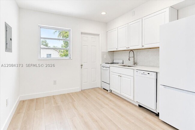 Building Photo - 355 NE 55th St