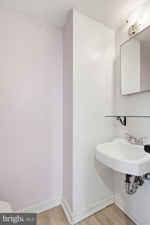 Building Photo - 9717 Hedin Dr