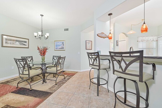 Building Photo - ***FULLY FURNISHED - 2/2 condo with LAKE V...