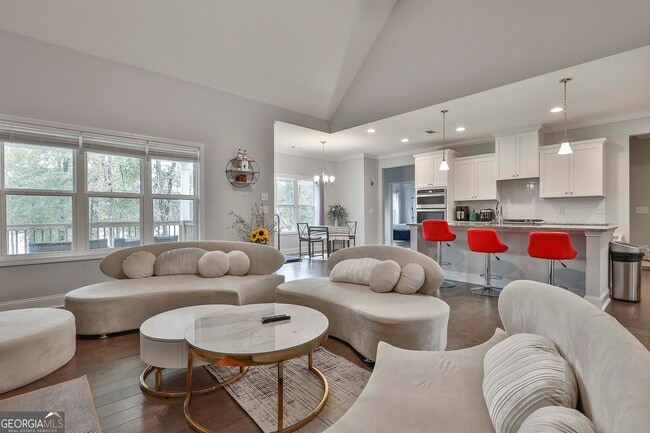 Building Photo - 405 Lakeview Way